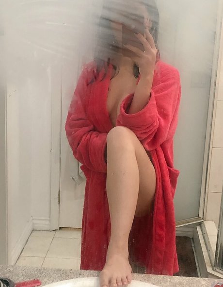 Moe Kihen model sexy image