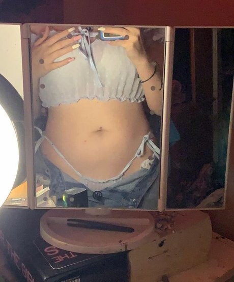 Daisyy mayyy nudes actress pic