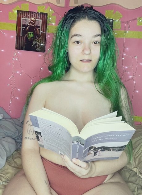 pixxxiebelle adult model image