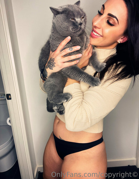 Amanda Micallef hot model pic