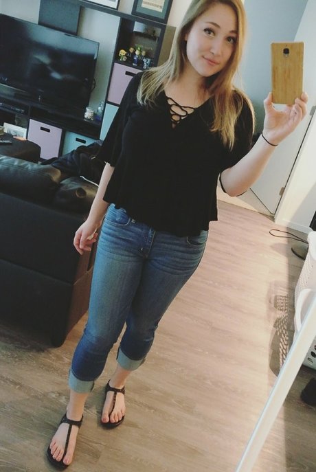 Julia tv pretty model gallery