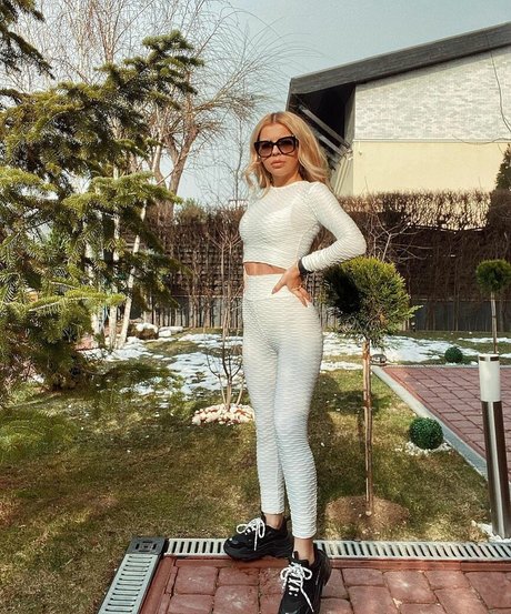 Valentina Lungu erotic star img