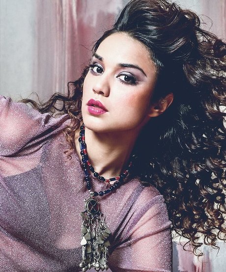 Summer Bishil model nice gallery