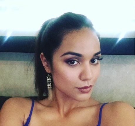 Summer Bishil xxx star img