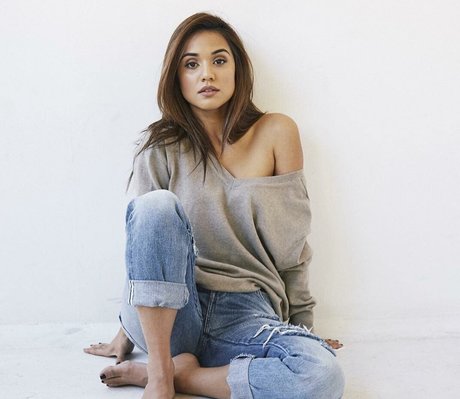 Summer Bishil high quality actress images