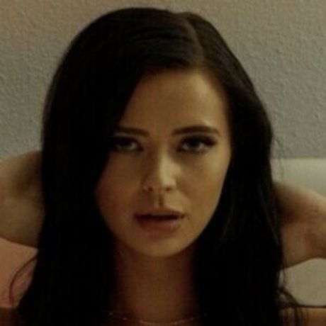 Sophia Short hot model archive