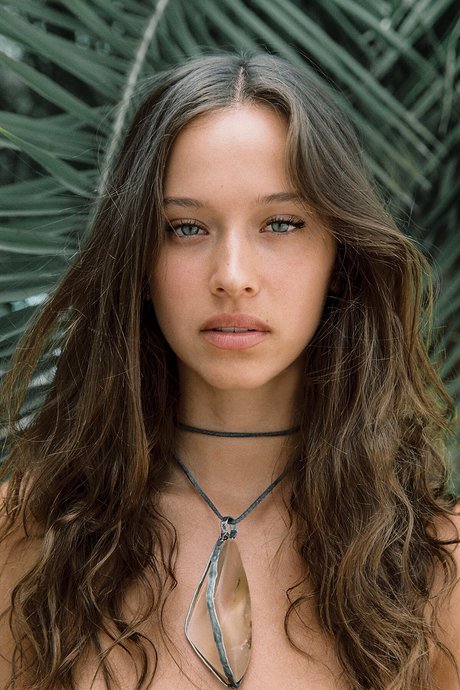 Isabella Mathers model sexy galleries