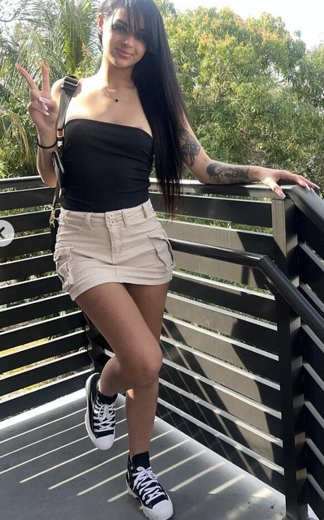 Longshot erotic actress photos