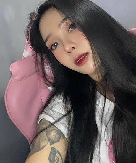 Yes Give high quality pornstar pic