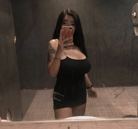 Yes Give model pretty image