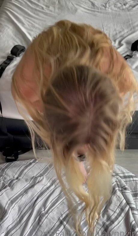 Blondebarbie18 nude pornstar picture