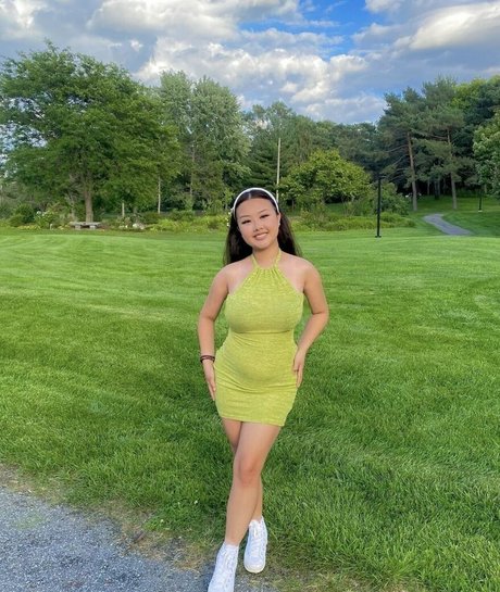 Shine Yang free actress image