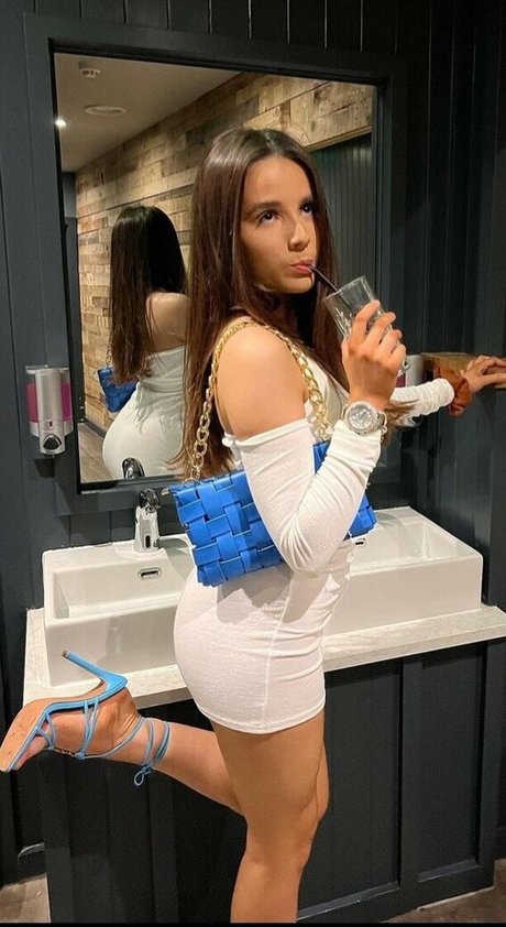 Mel Hock beautiful model img