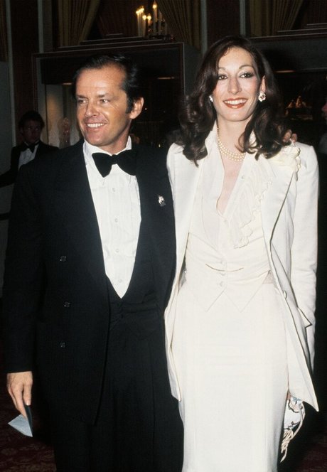 Anjelica Huston naked pornstar photos