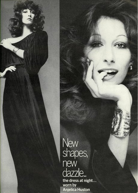 Anjelica Huston star hot images