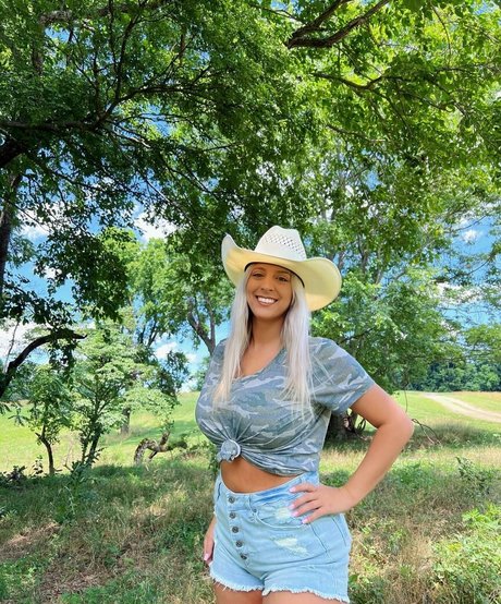 Hannah Murrell exclusive actress img