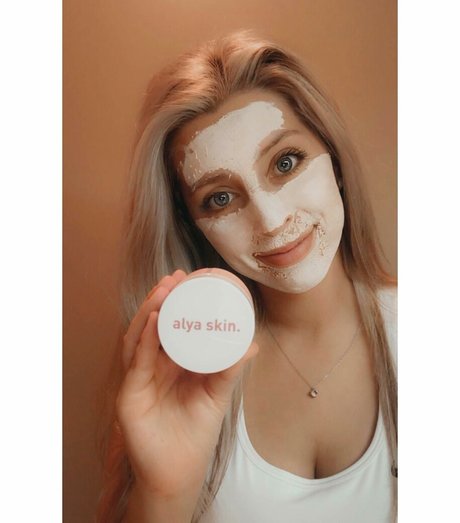 Hannah Murrell exclusive star archive