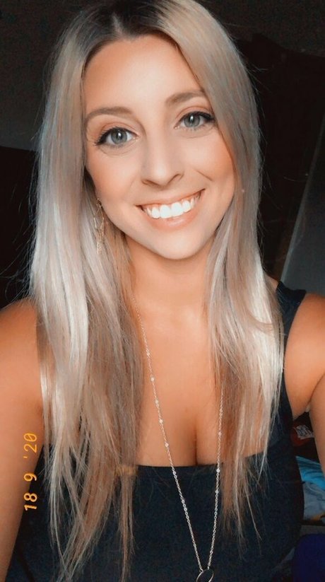 Hannah Murrell model image