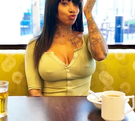 flyyytattedsky model hd archive