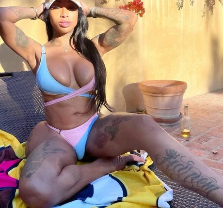 flyyytattedsky adult star photos