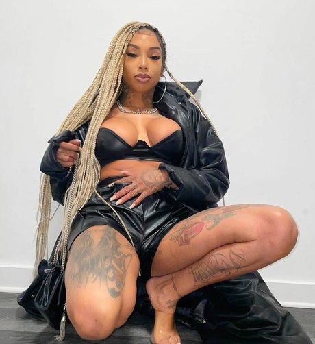 flyyytattedsky pornstar exclusive img