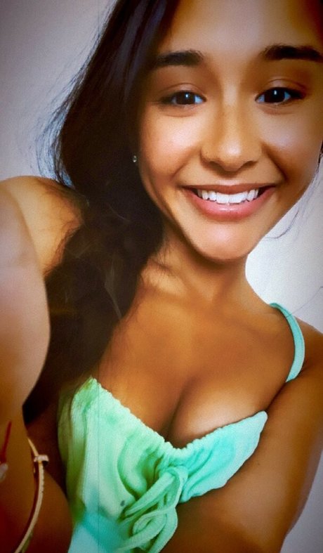 Alahna Ly sexy star galleries