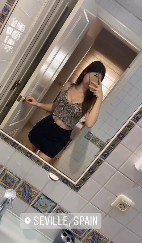 Louise wmn model hot images