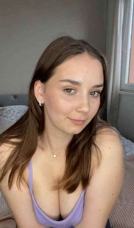 Ruby1805 pretty actress img