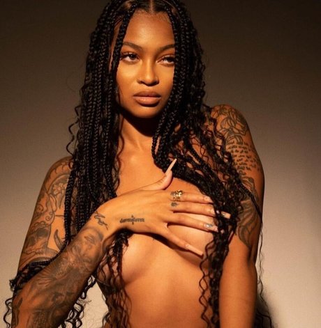 Evoni high quality pornstar gallery