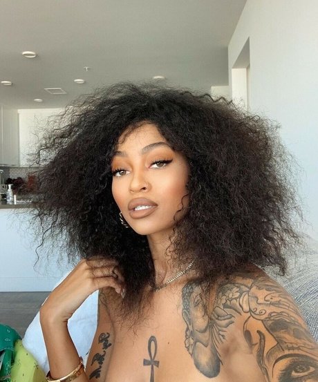 Evoni nudes actress image