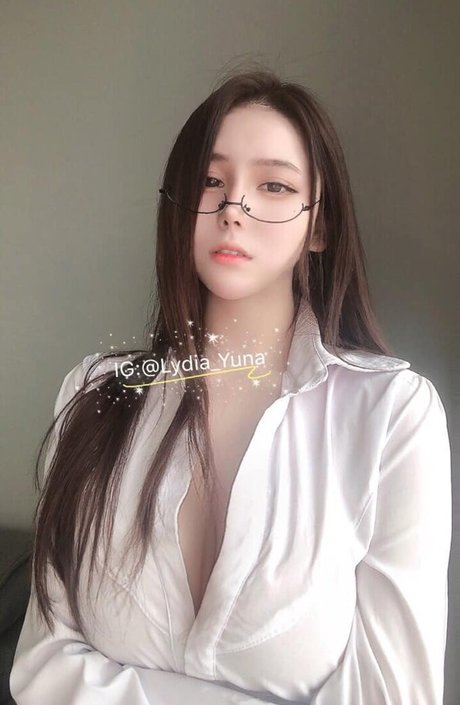 Lydia Yuna model art photo