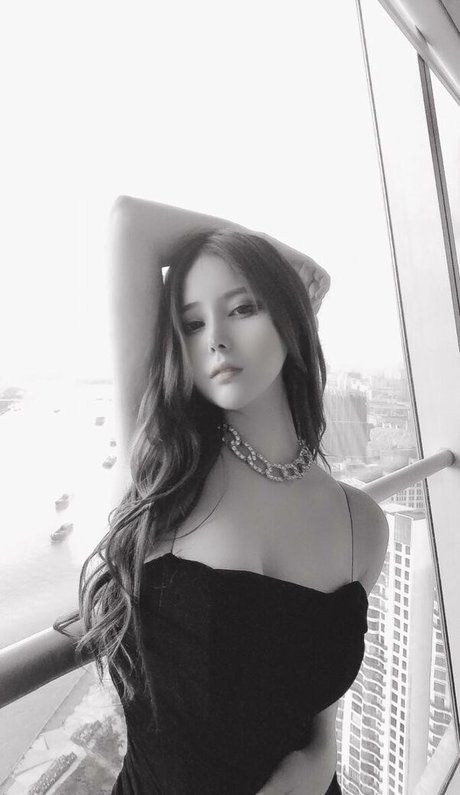 Lydia Yuna sexy star gallery