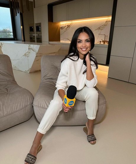 Klaudia El Dursi sexy star pictures