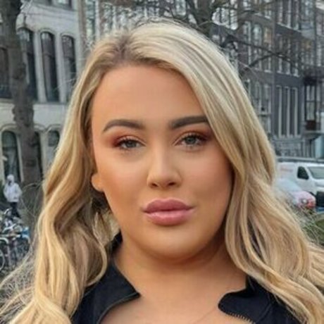 This is laura model naked picture