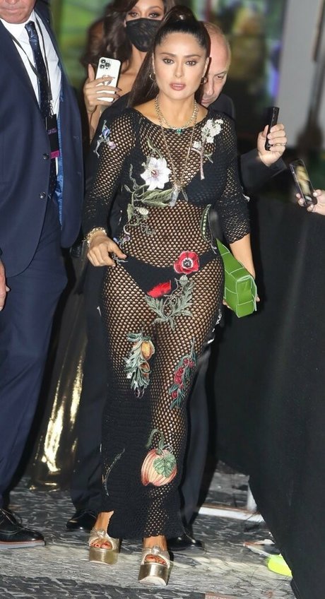 Selma Hayek erotic star pics