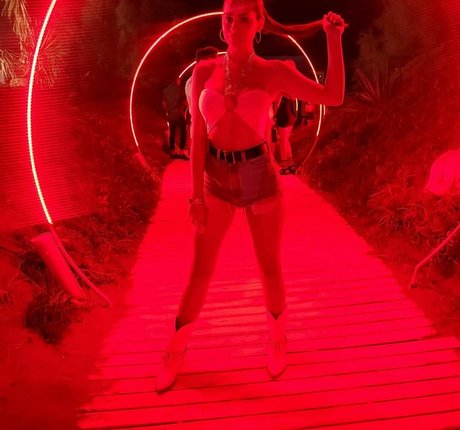 Sol Abelleira model art archive