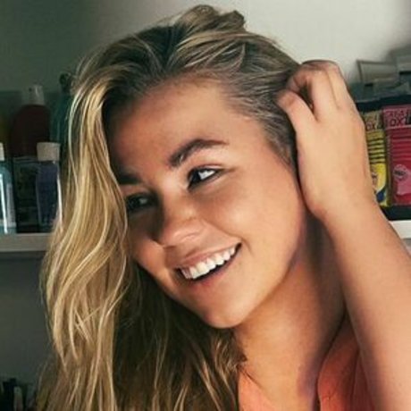 Emmadizzy model sexy pic