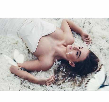 Hollie Sparrow nudes star image