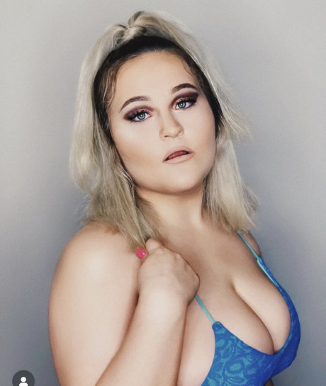 Brooklyn Barwick porn model images