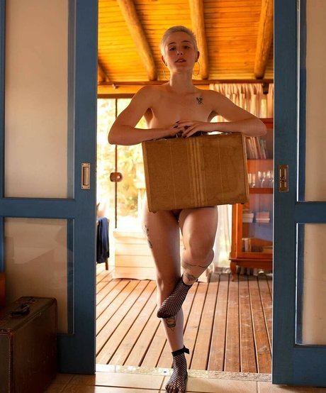 Laura Lehmkuhl model naked picture