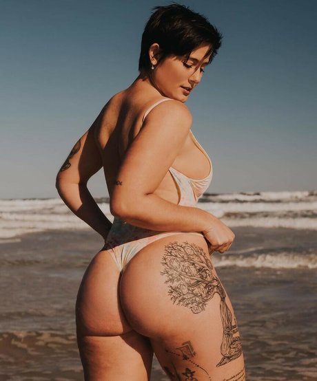 Laura Lehmkuhl hot pornstar img