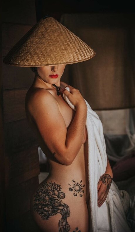 Laura Lehmkuhl nude star pics