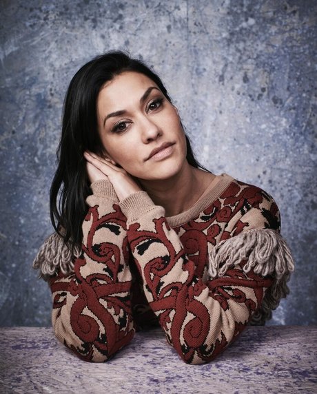 Janina Gavankar model nude pics