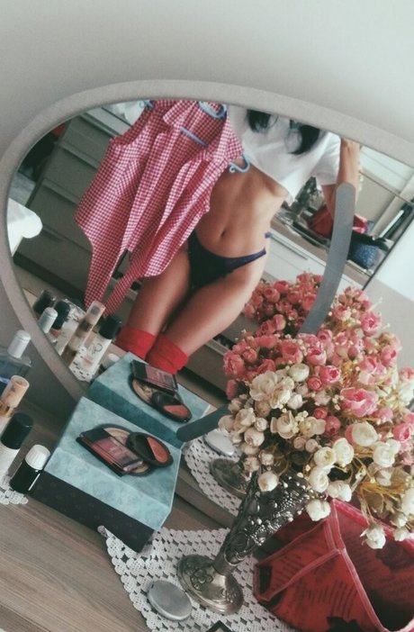 Kizillolita pornographic model photo