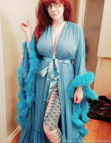 Mermaid Lunette hot model image