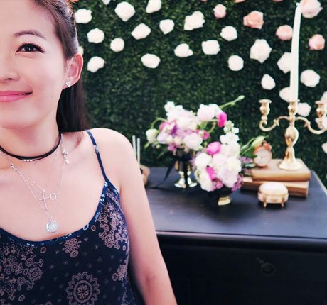 Arden Cho hot actress img