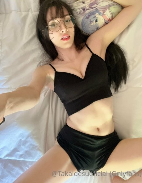 Takai Desu beautiful model picture