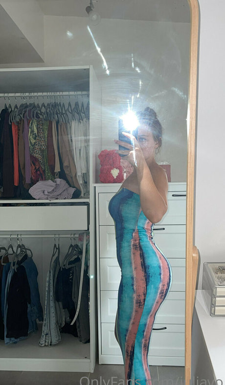 iuliavo erotic model archive