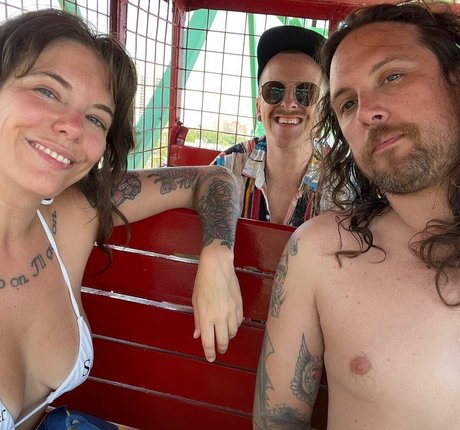 Raxkingisdead erotic actress image