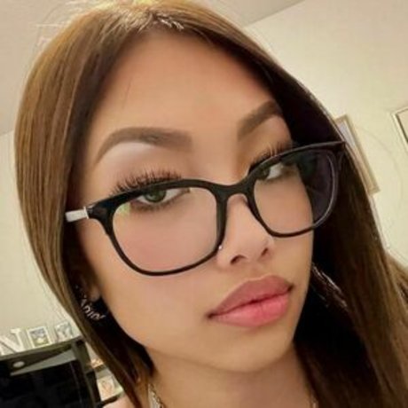 ariabackstage naked pornstar images